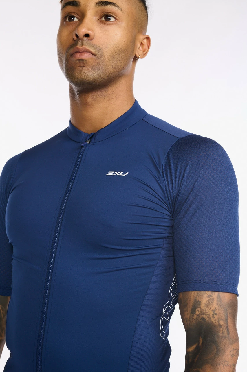 2XU - Aero Cycle Short Sleeve Jersey - Men's - Medieval/White Reflective - 2023 15 2XU - Aero Cycle Short Sleeve Jersey - Men's - Medieval/White Reflective - 2023 - Image 15