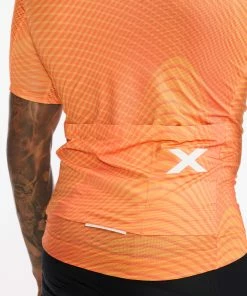 2XU - Aero Cycle Short Sleeve Jersey - Men's - Turmeric/White Reflective 38 2XU - Aero Cycle Short Sleeve Jersey - Men's - Turmeric/White Reflective -Assos Sales Store MC6649a TUR WRF 19 66612.1645201105