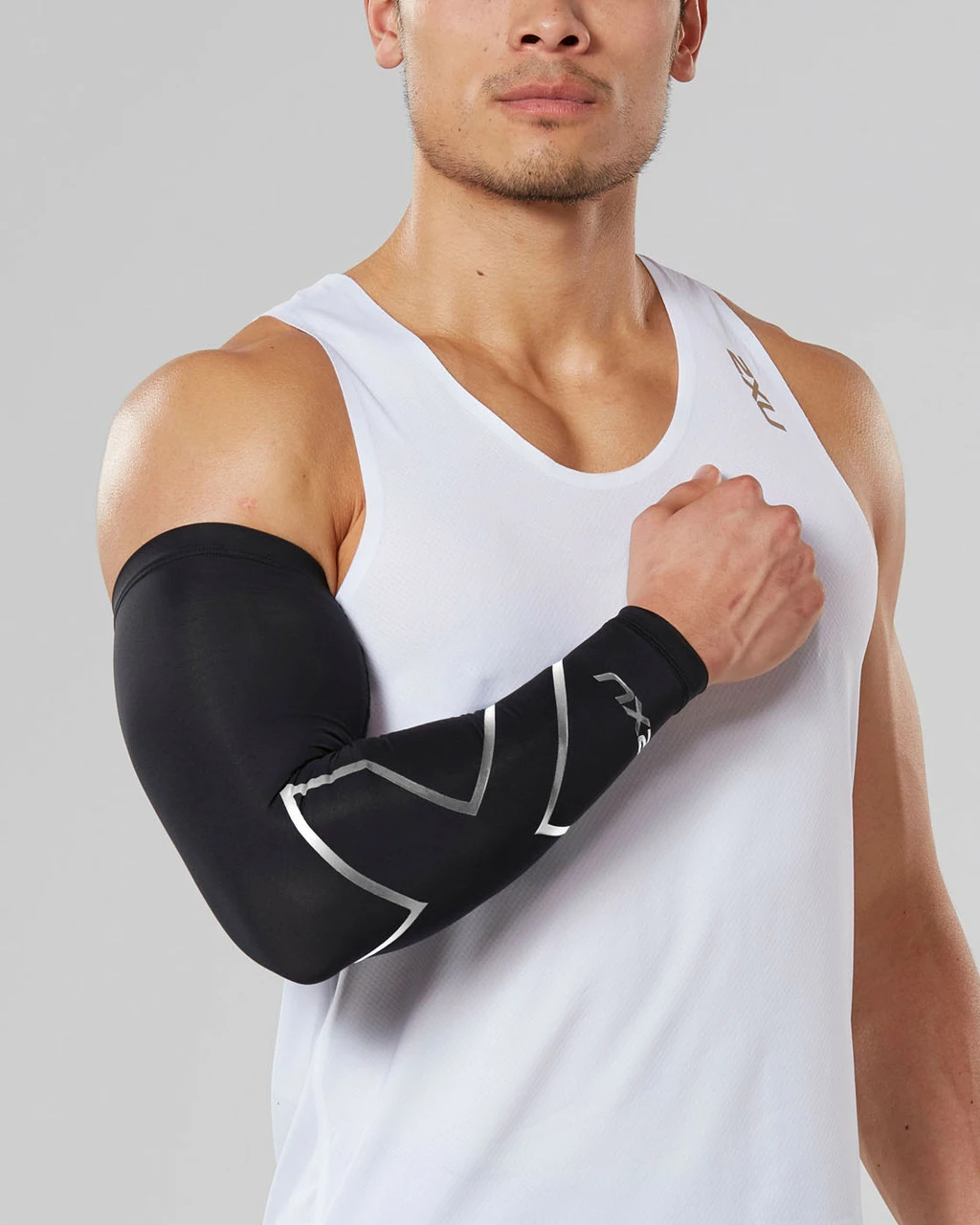 2XU - Compression Arm Guard (Single) - Unisex - Black/Silver - 2023 1 2XU - Compression Arm Guard (Single) - Unisex - Black/Silver - 2023