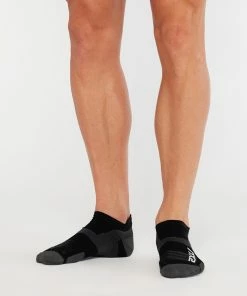 2XU - Vectr Ultralight No Show Socks - 2023 10 2XU - Vectr Ultralight No Show Socks - 2023 -Assos Sales Store UA5041e BLK TTM 01 84240.1652688674
