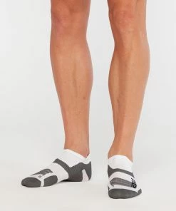 2XU - Vectr Ultralight No Show Socks - 2023 13 2XU - Vectr Ultralight No Show Socks - 2023 -Assos Sales Store UA5041e WHT GRY 01 88727.1652688674