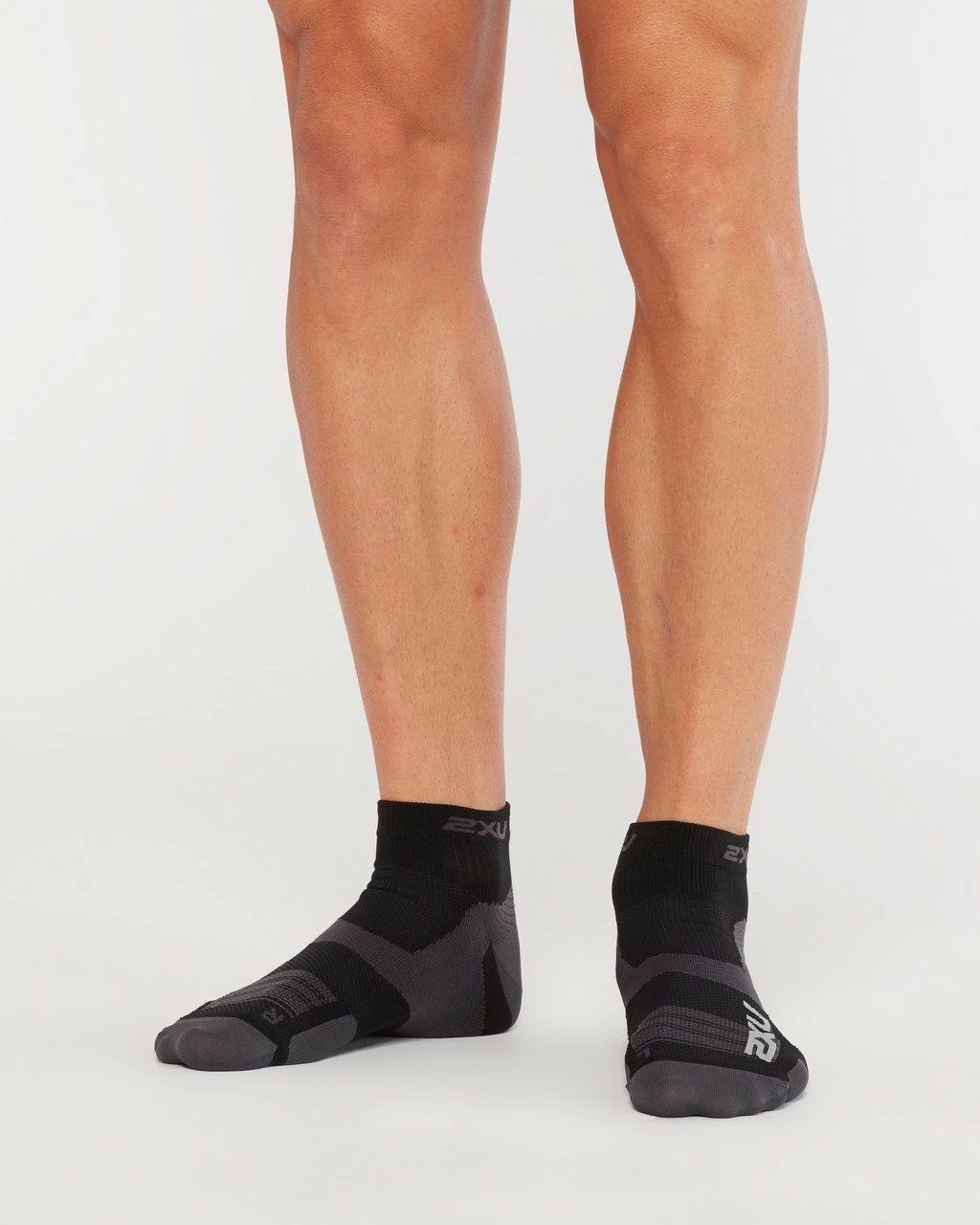 2XU - Vectr Ultralight 1/4 Crew Socks - 2023 4 2XU - Vectr Ultralight 1/4 Crew Socks - 2023 - Image 4