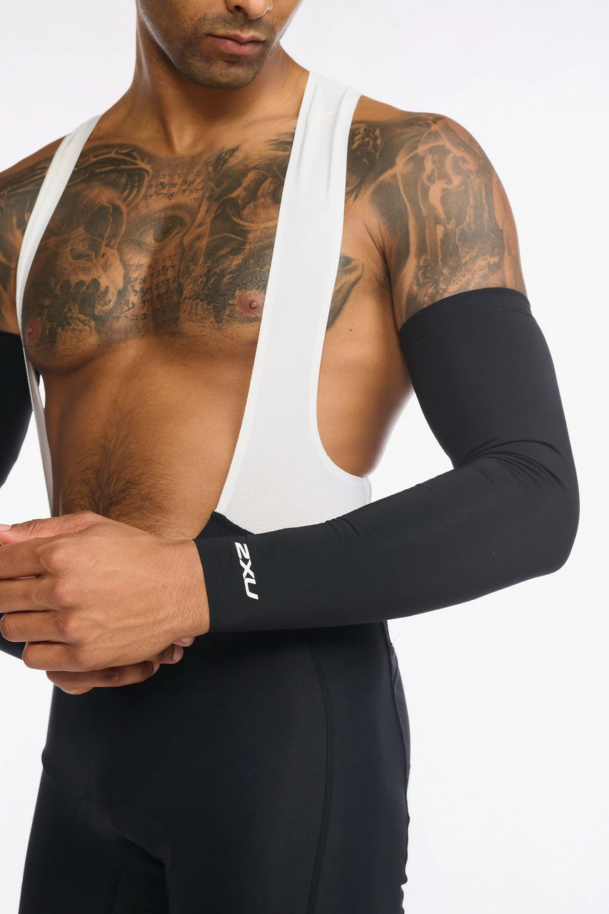 2XU - Aero Cycle Arm Warmers - Unisex - Black/White - 2023 18 2XU - Aero Cycle Arm Warmers - Unisex - Black/White - 2023 - Image 18