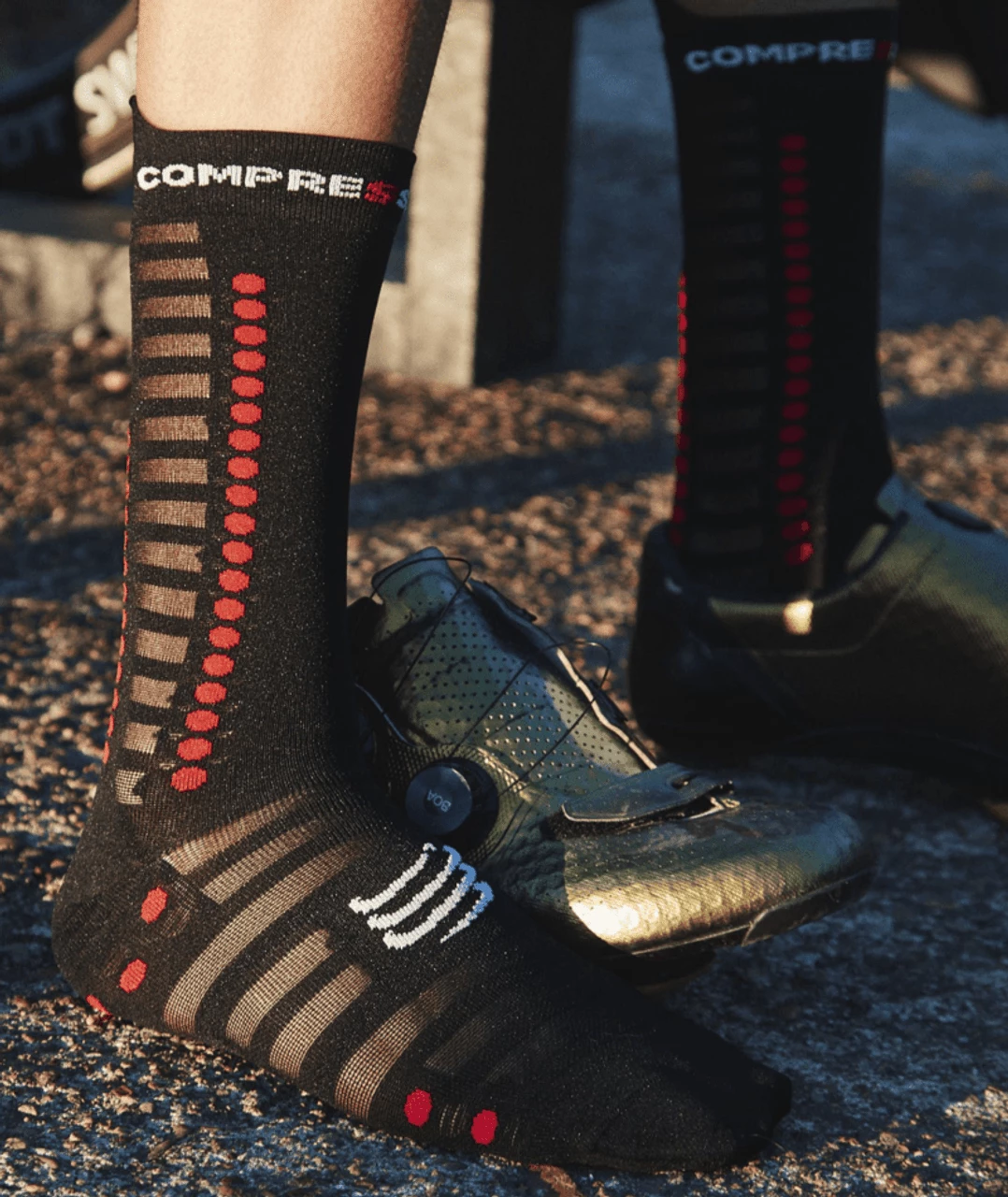 Compressport - Pro Racing Socks V4.0 Ultralight Bike - Unisex - Black/Red 2 Compressport - Pro Racing Socks V4.0 Ultralight Bike - Unisex - Black/Red - Image 2